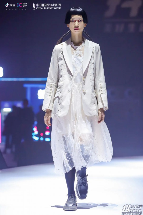 “潮流中国”秀场直击 BAN XIAOXUE 2021春夏系列回归生活本身