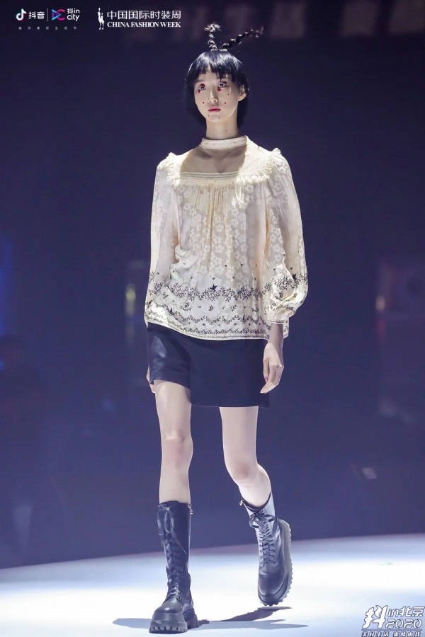 “潮流中国”秀场直击 BAN XIAOXUE 2021春夏系列回归生活本身