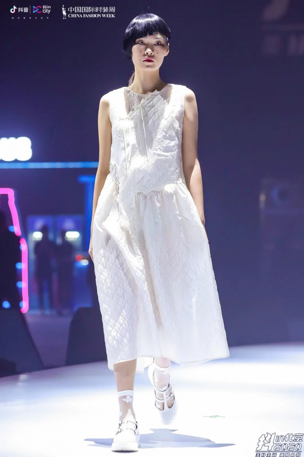 “潮流中国”秀场直击 BAN XIAOXUE 2021春夏系列回归生活本身