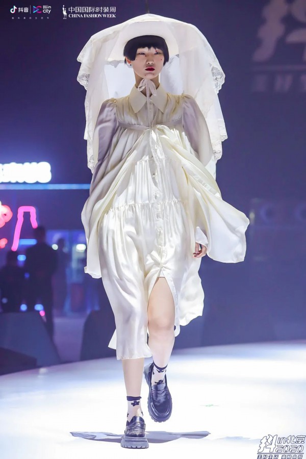 “潮流中国”秀场直击 BAN XIAOXUE 2021春夏系列回归生活本身