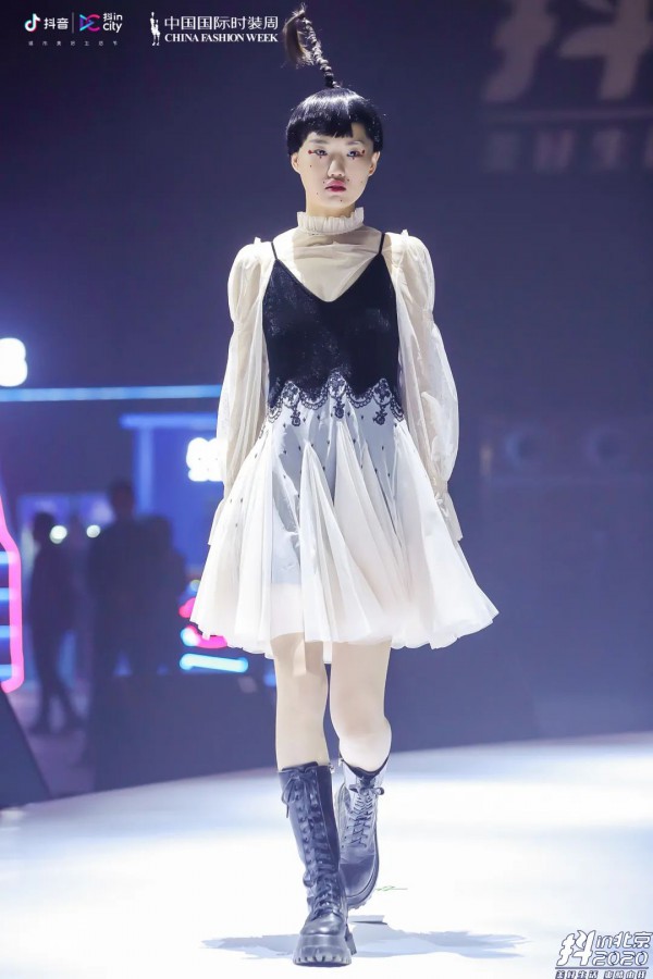 “潮流中国”秀场直击 BAN XIAOXUE 2021春夏系列回归生活本身