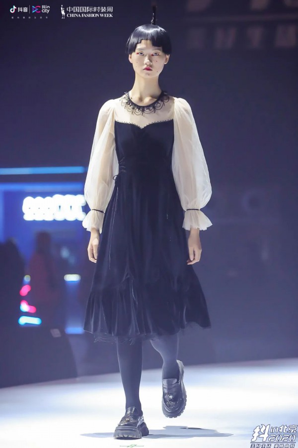 “潮流中国”秀场直击 BAN XIAOXUE 2021春夏系列回归生活本身