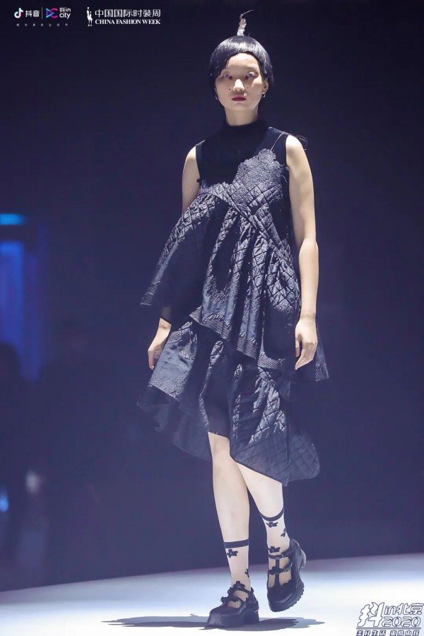 “潮流中国”秀场直击 BAN XIAOXUE 2021春夏系列回归生活本身