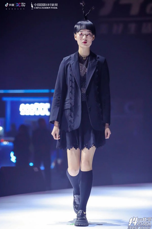 “潮流中国”秀场直击 BAN XIAOXUE 2021春夏系列回归生活本身