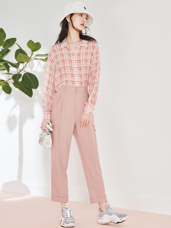 秋季别在穿一身黑了 休闲时髦换季搭配