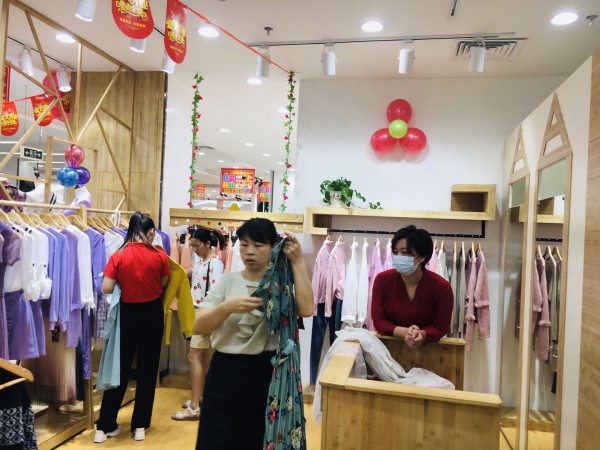 金蝶茜妮新店盛大开业!感谢汤小姐的信任与支持!