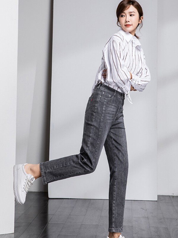 牛仔裤搭配什么上衣 牛仔裤有哪些搭配 牛仔裤穿搭