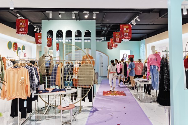 华南女装三巨头麦寻,爱依服,样儿女装,引领行业新风标