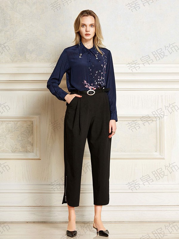 香纳儿秋季新品 简单服饰也能勾勒出优雅之美