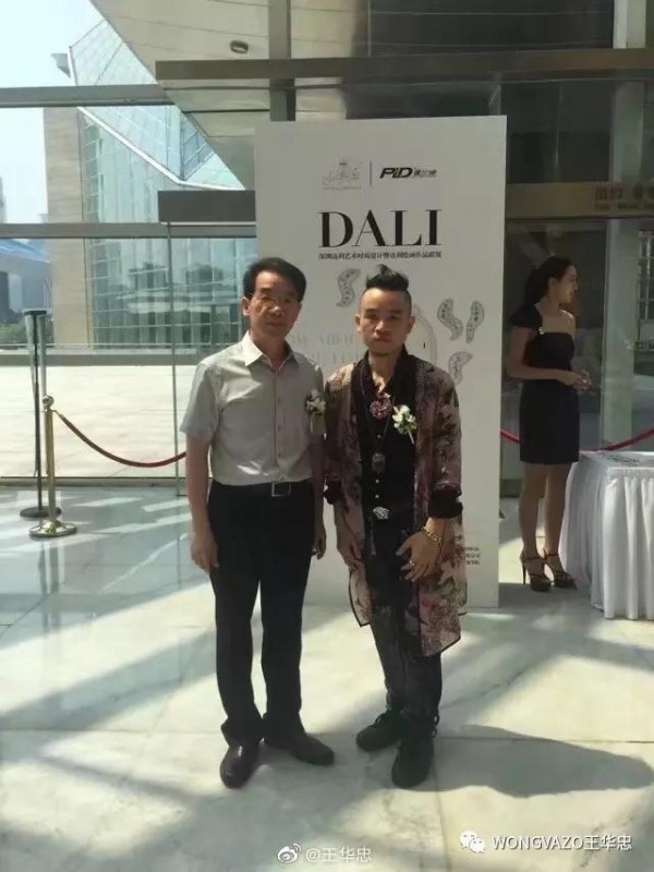 ​深圳晚报专访:深圳十佳时装设计师王华忠WONGVAZO