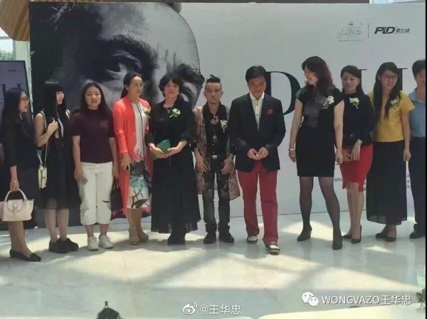 ​深圳晚报专访:深圳十佳时装设计师王华忠WONGVAZO