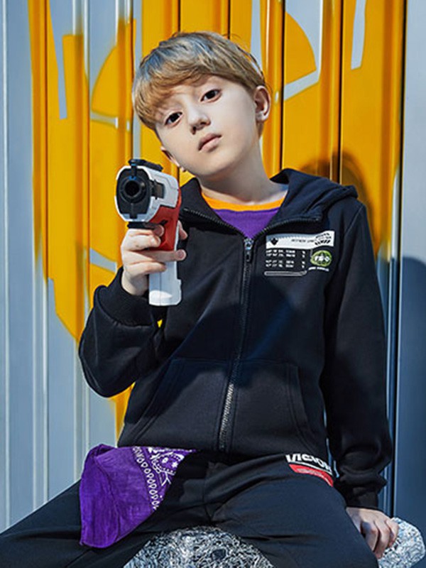 男孩子帅气卫衣搭配 千万不能错过的穿搭