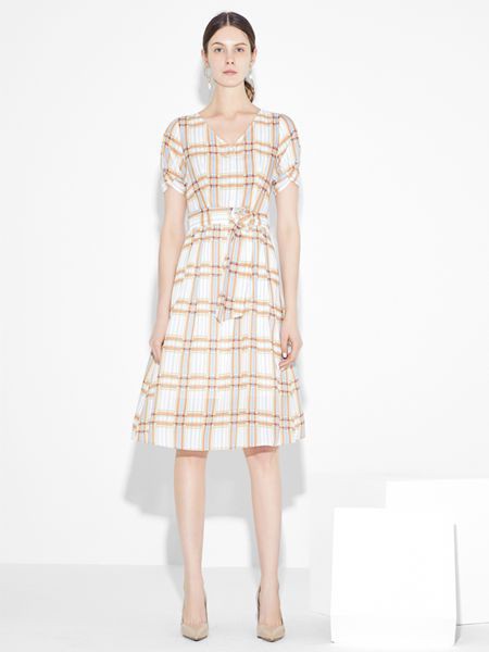 女装加盟店如何维护与老顾客的关系?