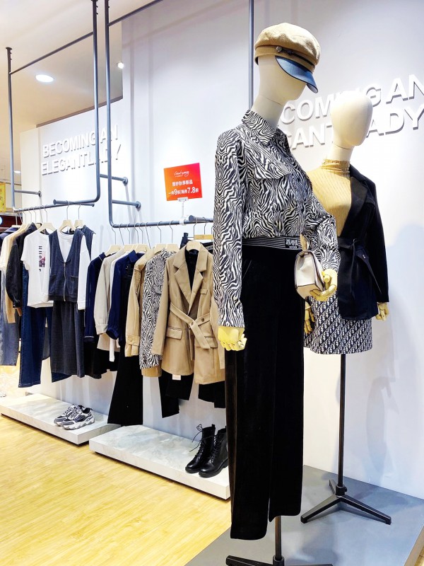 热烈庆贺Y&M雅秒女装四川成都新都广场店盛大开业!