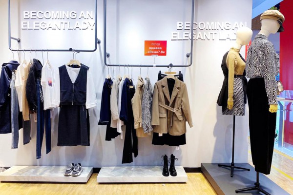 热烈庆贺Y&M雅秒女装四川成都新都广场店盛大开业!