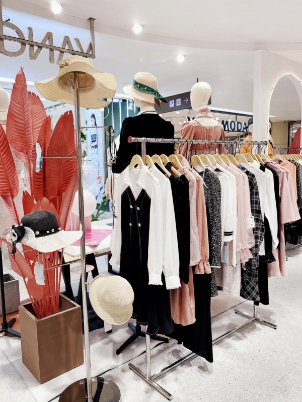 女装三巨头:样儿女装,爱依服,麦寻 实力品牌保障至臻品质