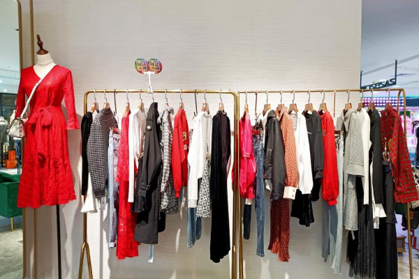 品牌女装联营 样儿女装品质出众深得消费者喜爱