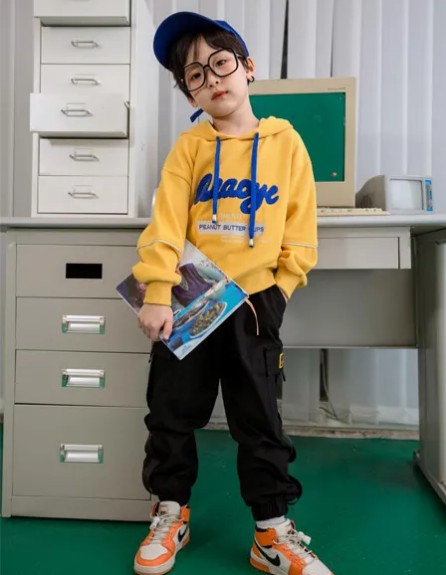 “三分打扮 七分帅气” 小嗨皮带你领略时尚