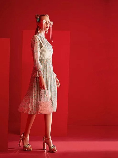 魔美名作女装教你女装店装修的细节!