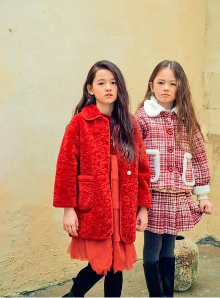 打扮成大人的模样 做自在的人儿 开心最重要!