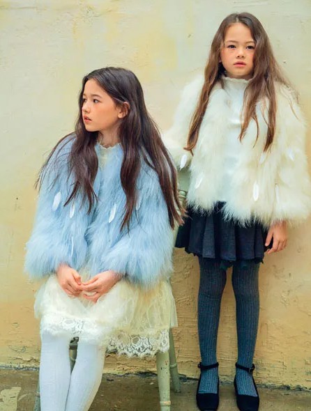 打扮成大人的模样 做自在的人儿 开心最重要!