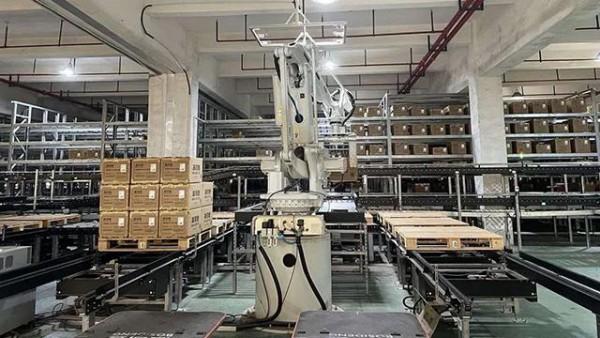 波司登进入千亿校服市场,飒美特从亏损翻身成为校服行业排名第二