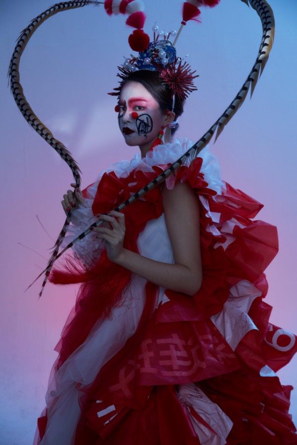 凭借着纺织废弃物创意回收利用 宁波市获得了沟通宣传大奖