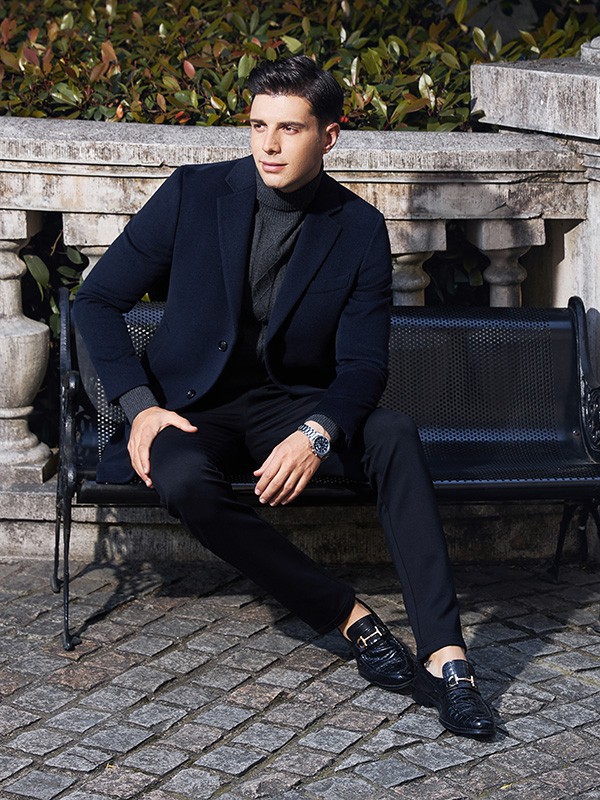 吴晓亮在《扫黑风暴》饰演的孙兴 演技受到一致好评!黑色西装一脸痞帅感~