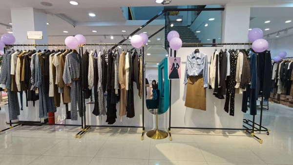 热烈庆祝吴小姐ANOTHER ONE汕头峡山店开业成功!