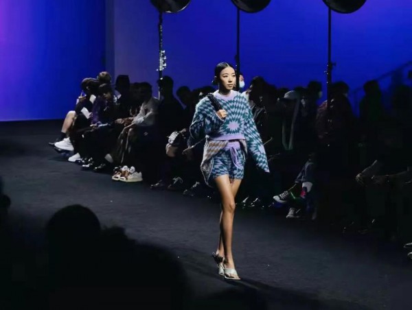 时尚博主yuyuzhangzou为PRONOUCE走秀