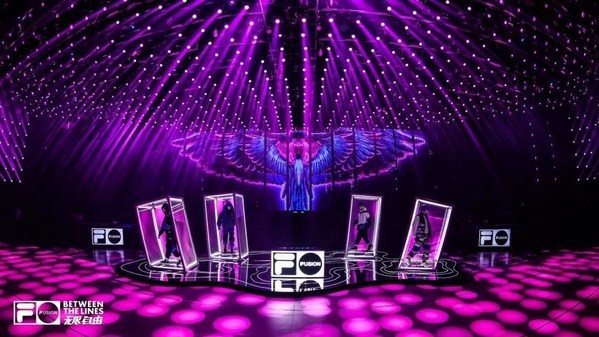 潮流运动品牌FILA FUSION在上海举办派对!品牌代言人蔡徐坤身穿全新产品系列到场,与粉丝互动