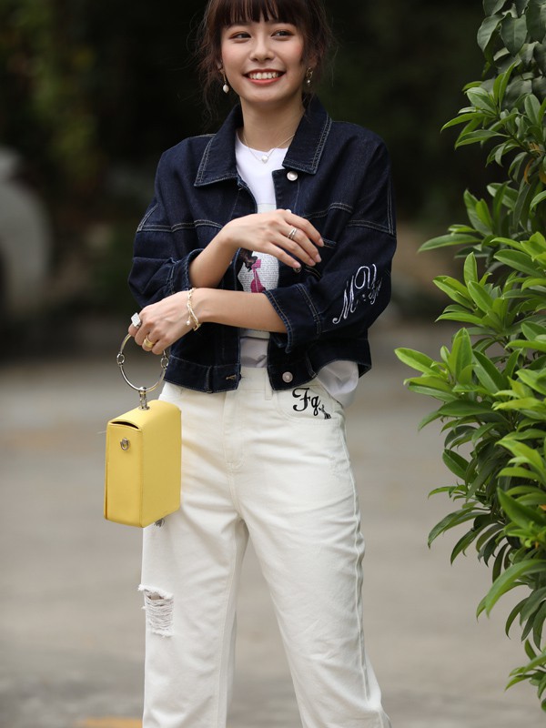 针织衫要怎么搭配?白色卫衣显黑吗