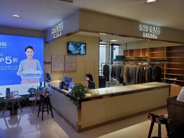 银泰百货为“三坑少女”推出洗汉服的服务