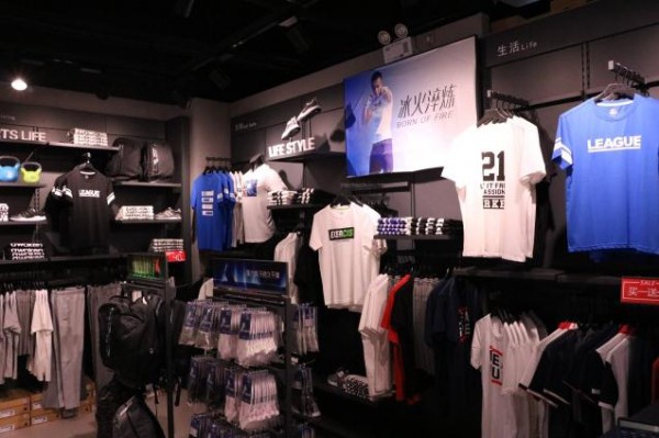 小米官宣苏炳添,鸿星尔克老板亲自上阵难道明星代言不香了?