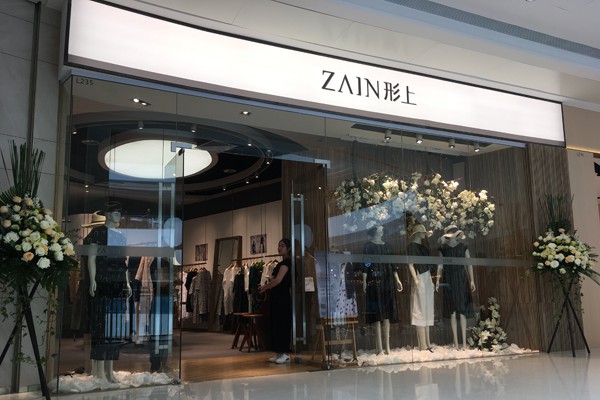 开女装店需要准备哪些道具?服装店入手哪些陈列道具