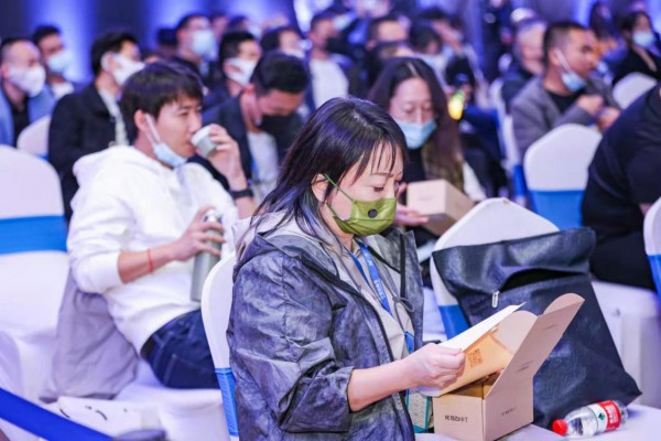 “中国人请给国货一个机会”主题发布会暨白小T新国货之光发布会