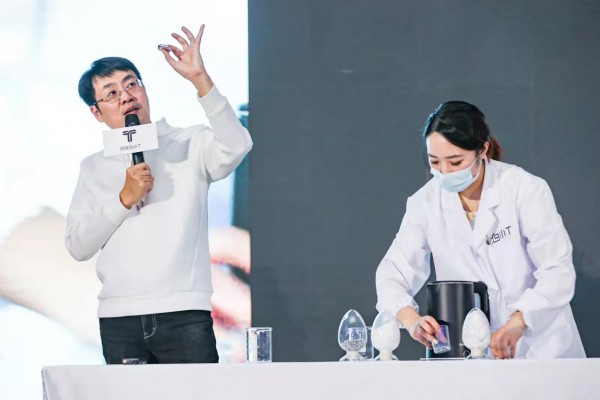 “中国人请给国货一个机会”主题发布会暨白小T新国货之光发布会