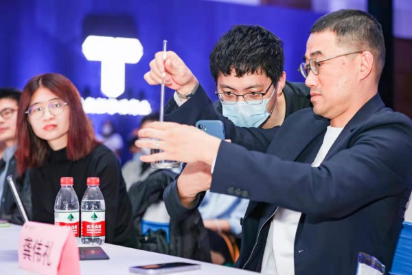 “中国人请给国货一个机会”主题发布会暨白小T新国货之光发布会