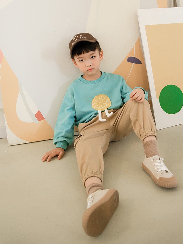 秋冬季小男生适合穿什么款式的卫衣 什么颜色可爱又帅气