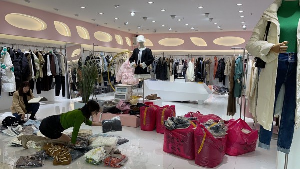 热烈庆祝简诣女装云南分公司开业成功!