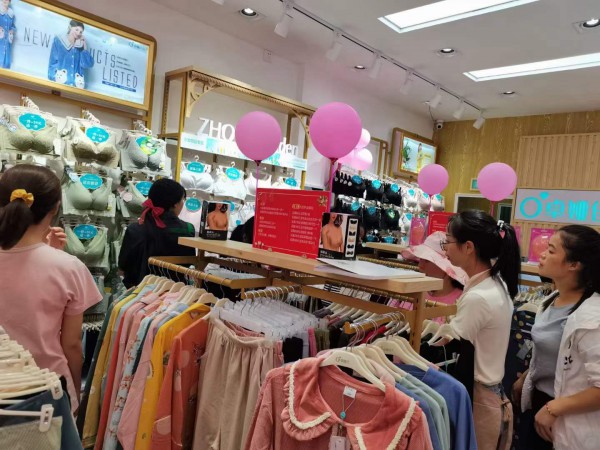 热烈祝贺杨先生卓娅佳人店贺云南腾冲固东店盛大开业!祝生意兴隆,业绩长虹!