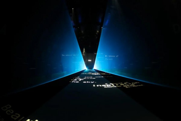 S/S 2022深圳时装周 | 朗黛国际:与其坐望星空,不如共同跃入