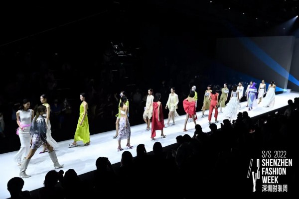 S/S 2022深圳时装周 | 朗黛国际:与其坐望星空,不如共同跃入
