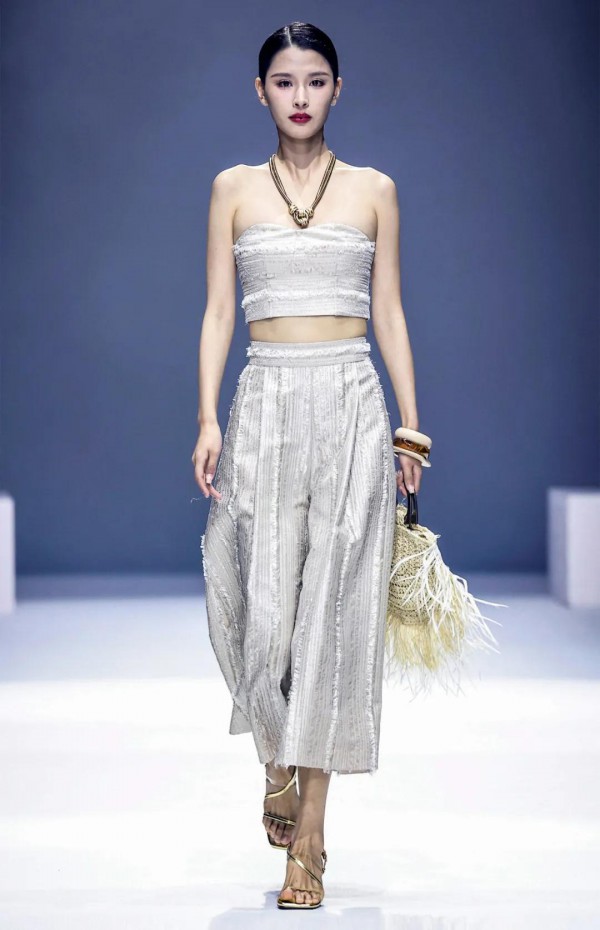 S/S 2022深圳时装周 | 朗黛国际:与其坐望星空,不如共同跃入