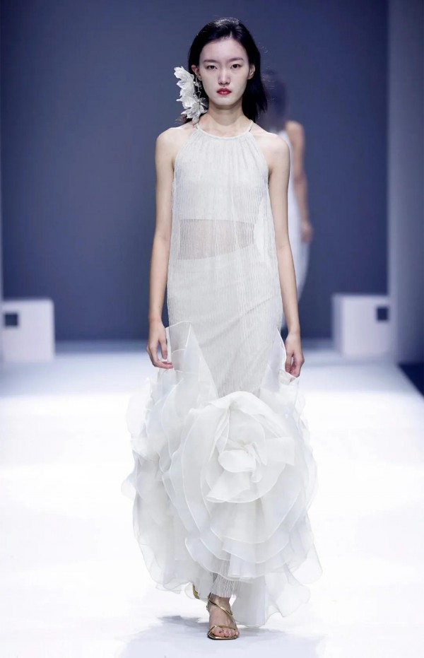 S/S 2022深圳时装周 | 朗黛国际:与其坐望星空,不如共同跃入