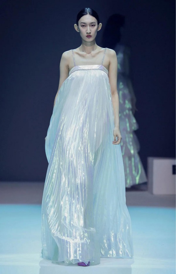 S/S 2022深圳时装周 | 朗黛国际:与其坐望星空,不如共同跃入