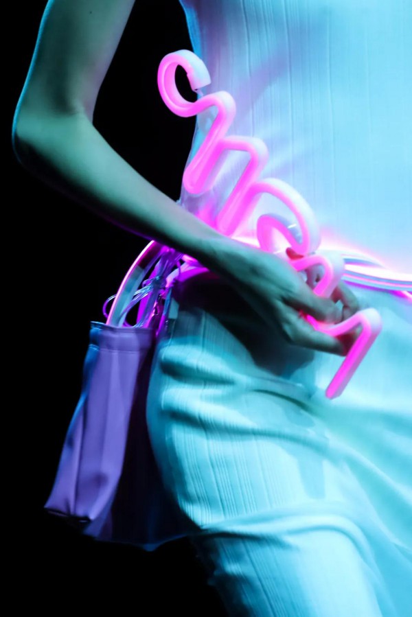 S/S 2022深圳时装周 | 朗黛国际:与其坐望星空,不如共同跃入