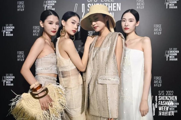 S/S 2022深圳时装周 | 朗黛国际:与其坐望星空,不如共同跃入