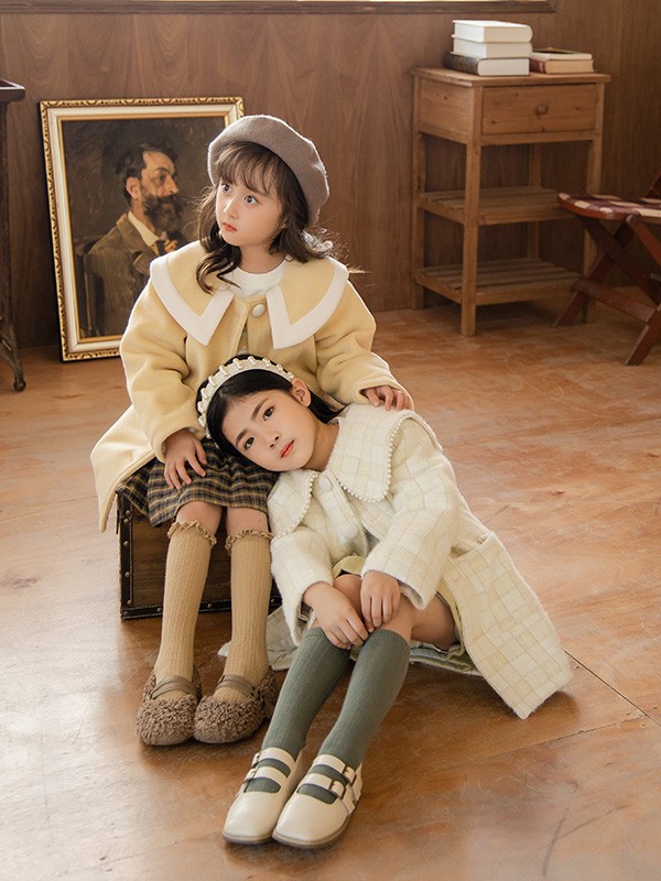 小女生什么颜色的上衣适合秋冬 搭配什么外套更好看