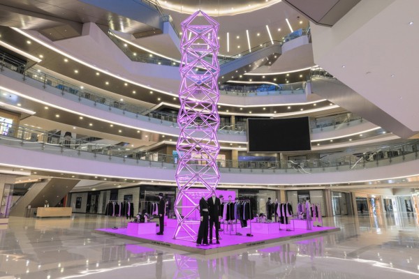 PradaGlow限时店登陆杭州万象城,赖冠霖,程潇等演员出席现场